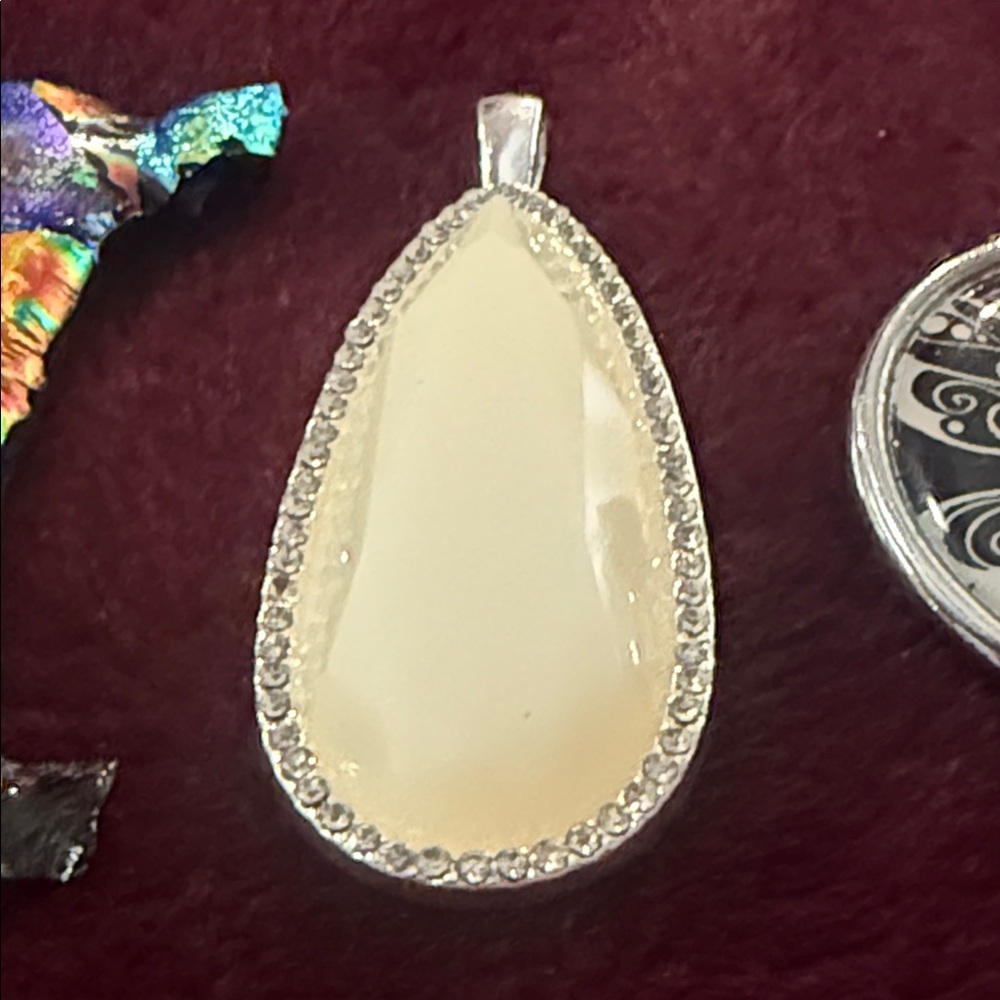 Colorful Pendant Set - Picture 5 of 7